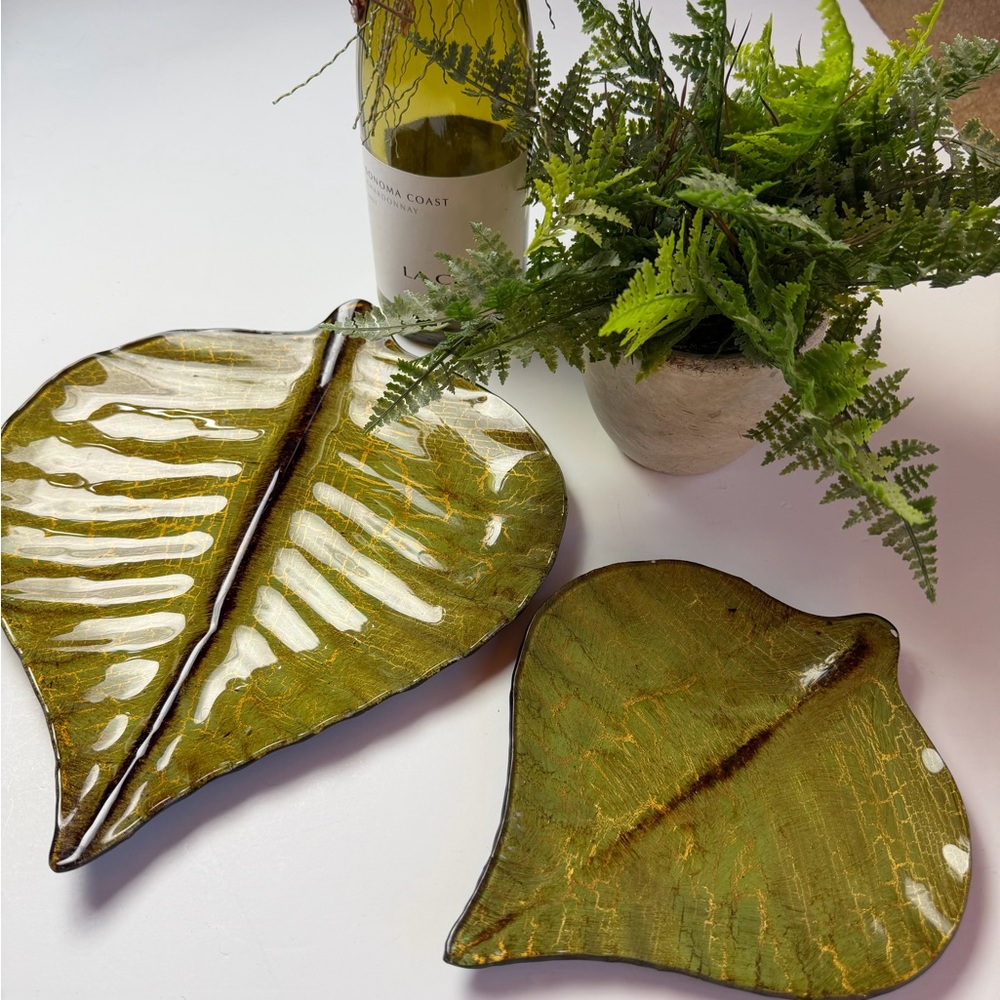Leaf-Shaped Green Serveware Set of Two
Large 12” Small 8” Beautiful